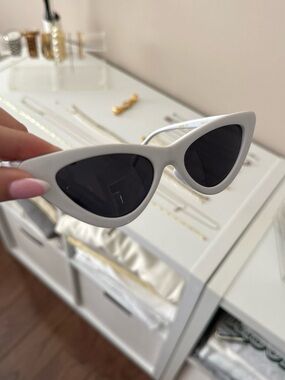 White Cat Eye Sunglasses - Fashion Women's Shades